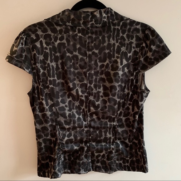Leopard print cap sleeve blazer style top - Picture 6 of 8